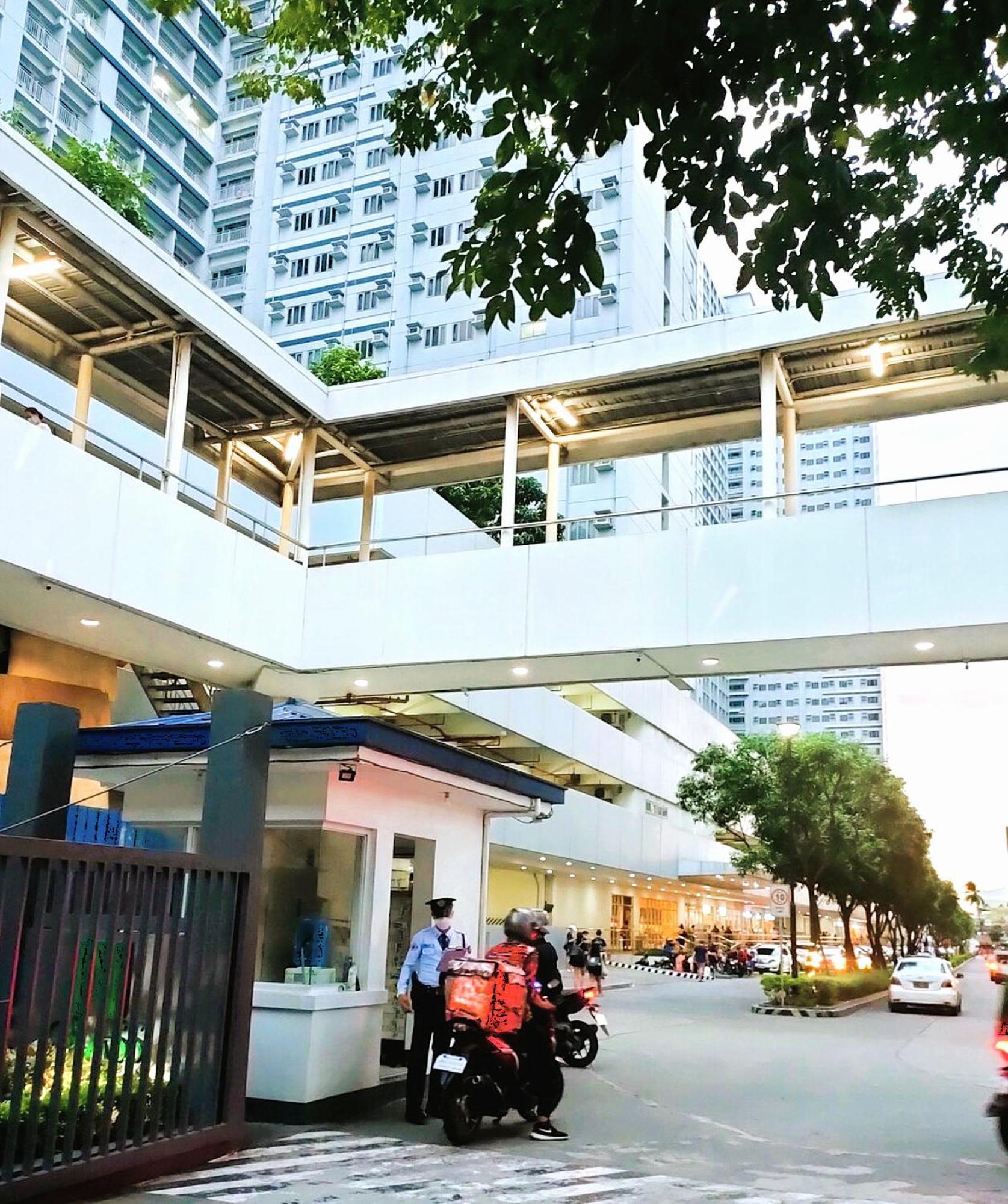 Grass Residences Rendezvous - Sm North Edsa Маніла Екстер'єр фото